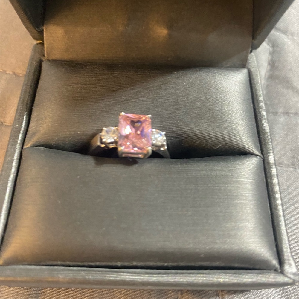 Women’s ring with pink stone